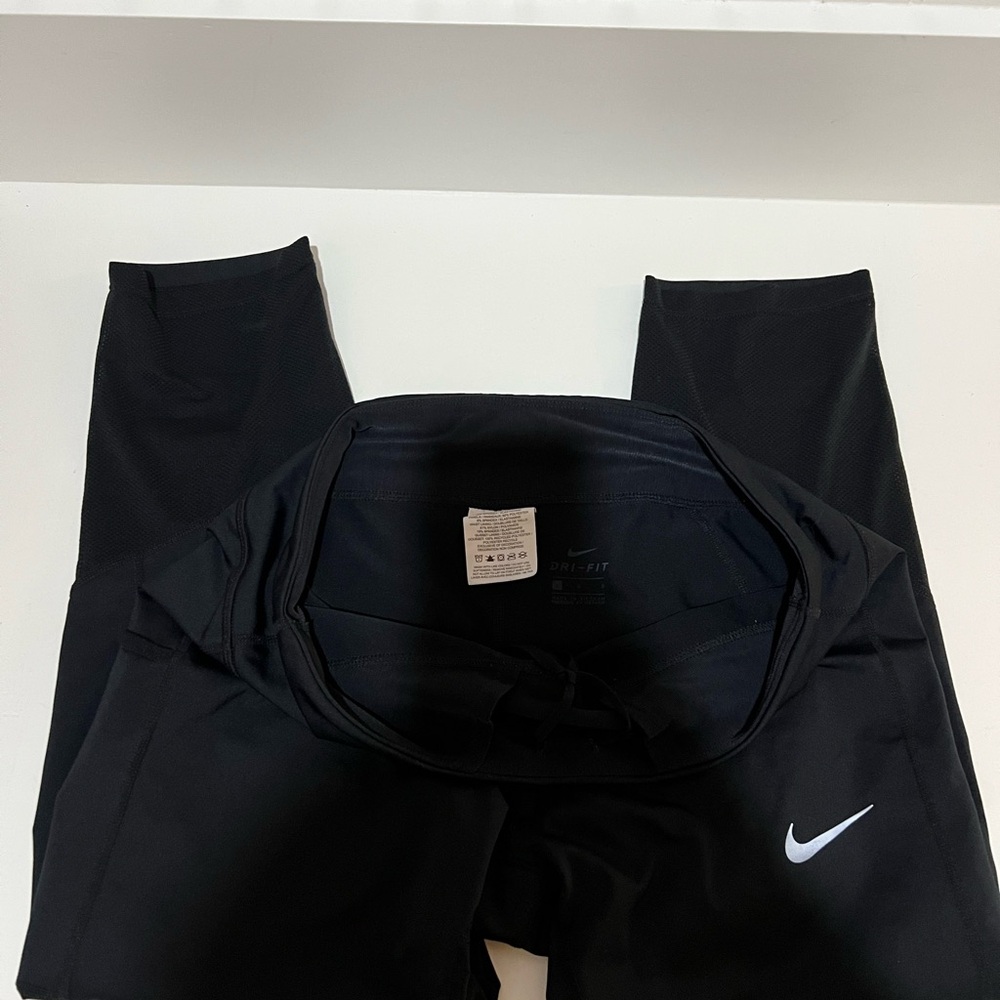 Nike Women’s Cropped Dri-FIT Leggings Activewear
